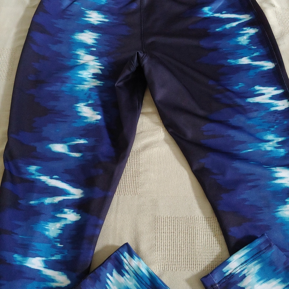 Forever 21 Stylish Leggings Size Small.Lots of stretch 13% spandex 30 in inseam - Picture 5 of 5
